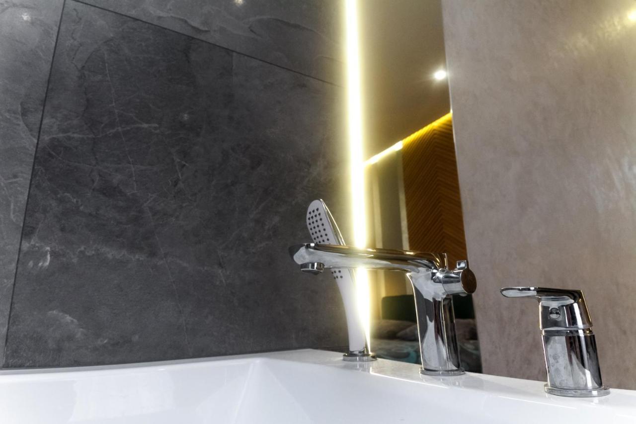 Vip центр львова джакузі камін площа ринок Apartment Lviv