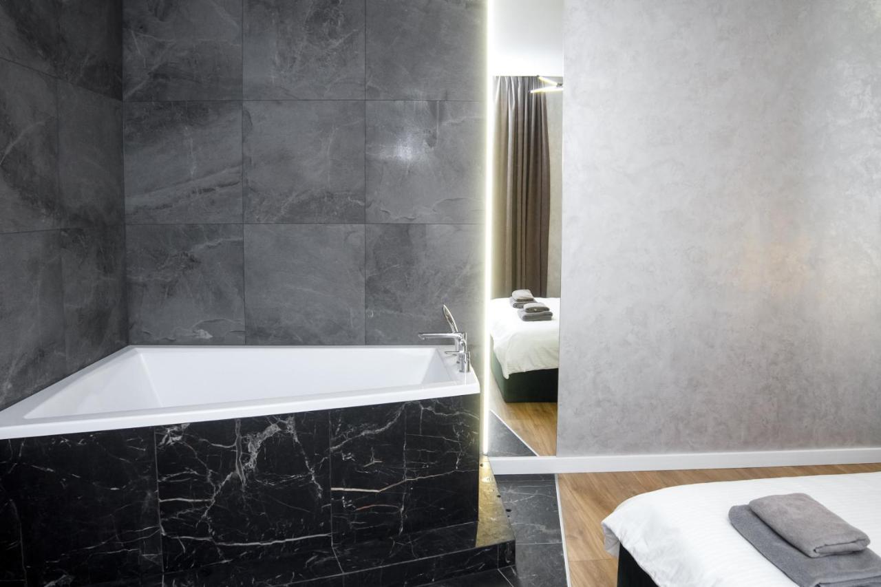 Apartment Vip центр львова джакузі камін площа ринок